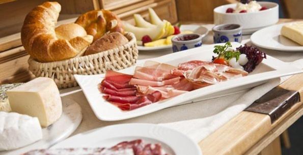 Familienhotel Alpina Breíl 외부 사진